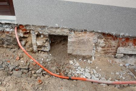 Energetska in statična obnova Knjižnice Jožeta Udoviča Cerknica zasuta okna  03 Foto Ljubo Vukelič